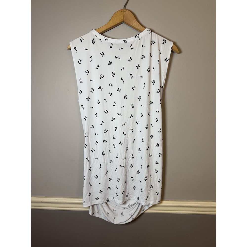 New York And‎ Company Size XL Black and white Sleeveless Top cherry print - Picture 2 of 7